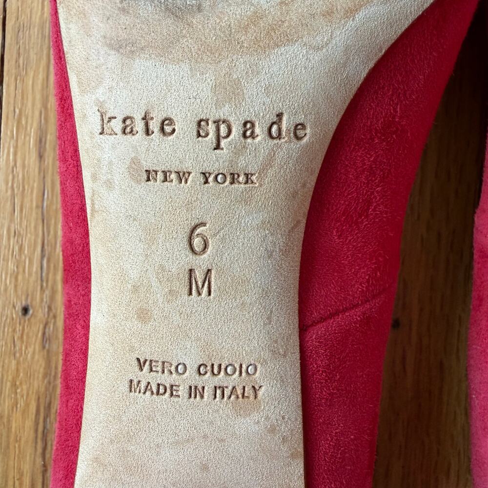 Kate Spade Red Suede Dijon Gold Metal Bow Block Heel Size 6 Classic Preppy Chic - Picture 3 of 15